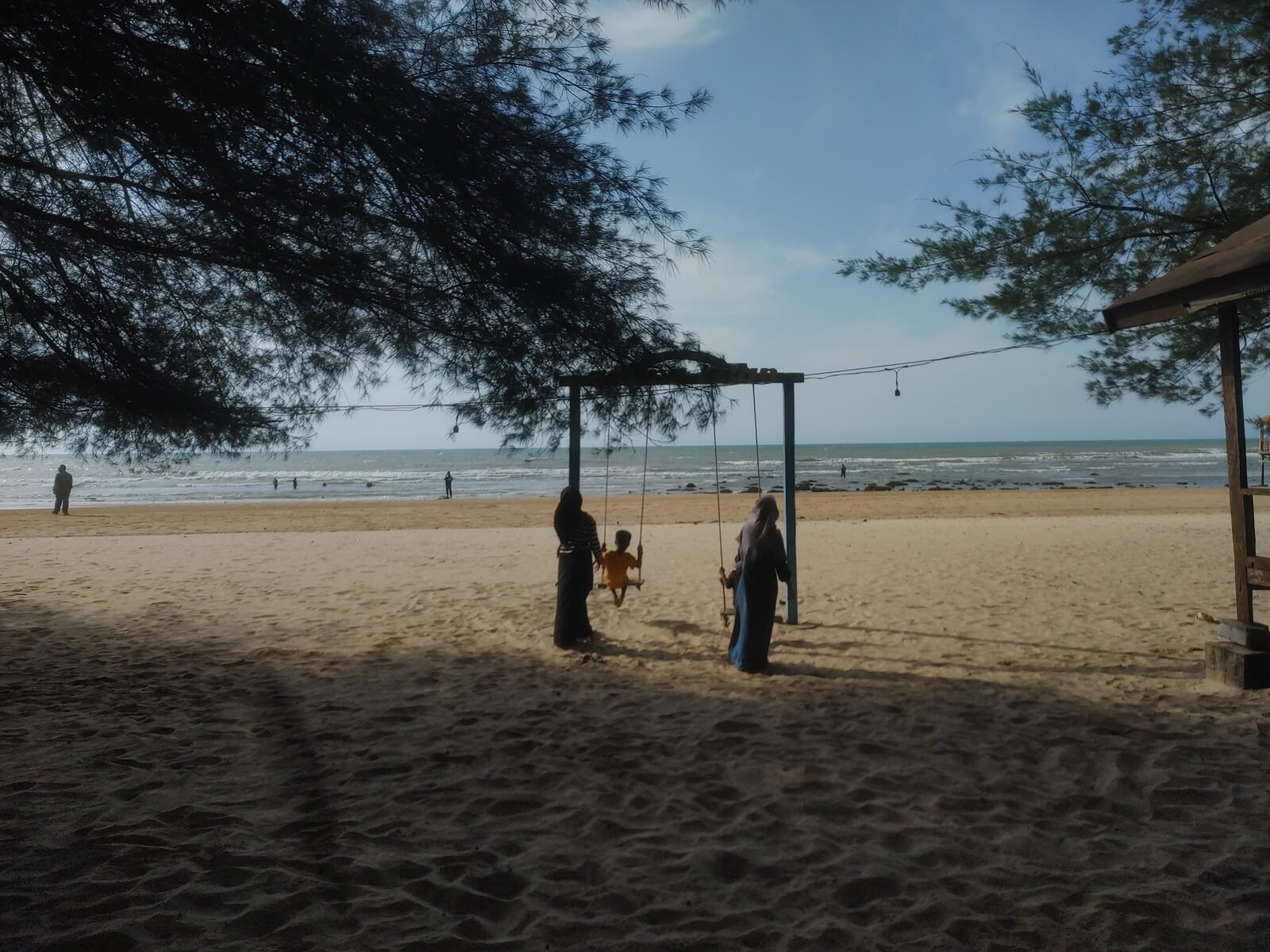 Sore Hari di Ayunan Pantai